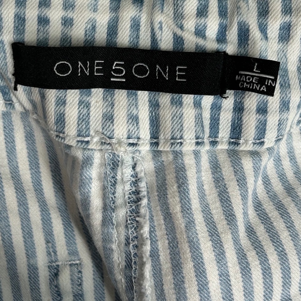 One 5 One Blue and White Striped Elastic Waist Shorts Button Accent Pockets Sz L - Picture 5 of 7